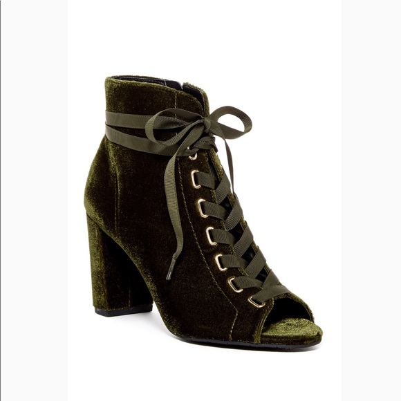 Kenneth Cole Reaction Shoes - Kenneth Cole velvet lace up Lania boots Sz 8.5